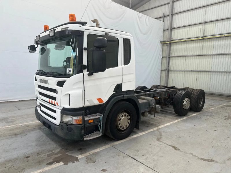 Scania P230 6X2 / Essieu relevable directionnel / Stuurbare liftas / Steerable lift axle / RETARDER / 481205 - Chassis lastebil: bilde 1 Scania P230 6X2 / Essieu relevable directionnel / Stuurbare liftas / Steerable lift axle / RETARDER / 481205 - Chassis lastebil: bilde 1