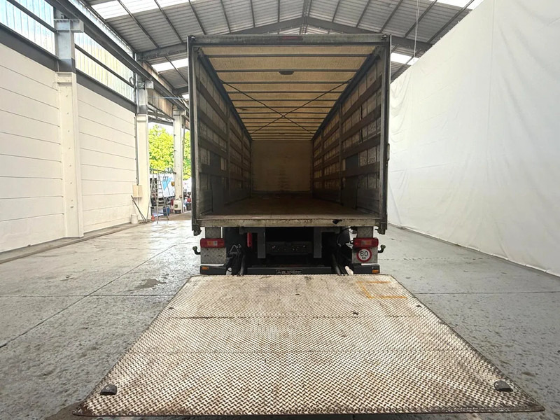 Volvo FM 330 / Essieu relevable et directionnel / Steerable lift axle / Lift as en stuuras - Kapellbil: bilde 5 Volvo FM 330 / Essieu relevable et directionnel / Steerable lift axle / Lift as en stuuras - Kapellbil: bilde 5