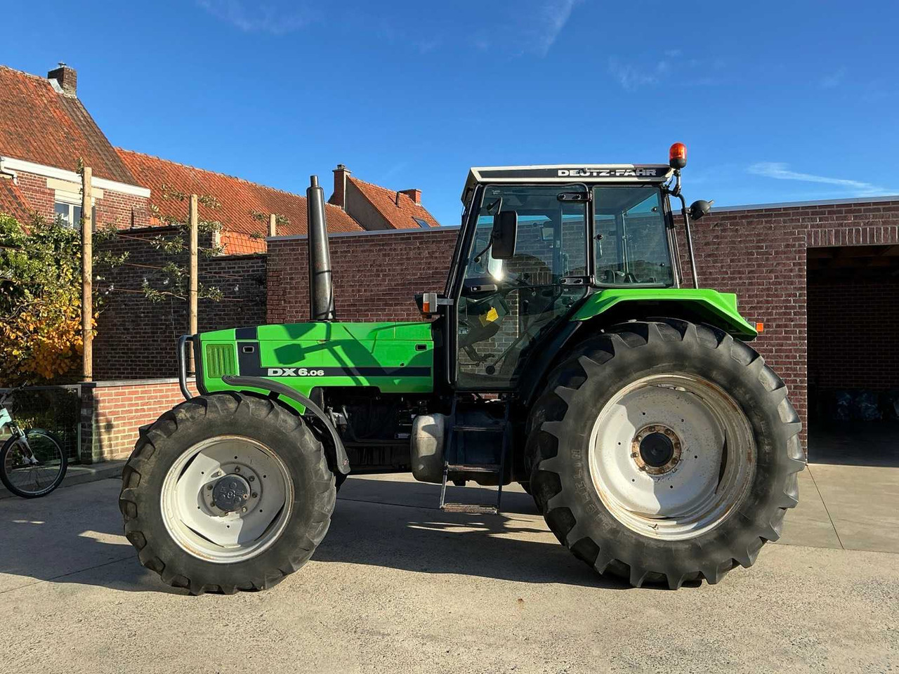 1993 DEUTZ-FAHR DX6.06 ALL-WHEEL DRIVE FARM TRACTOR - Traktor: bilde 2 1993 DEUTZ-FAHR DX6.06 ALL-WHEEL DRIVE FARM TRACTOR - Traktor: bilde 2