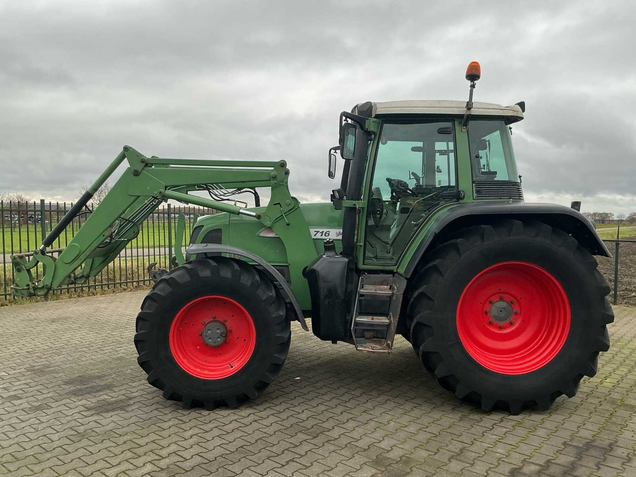 2001 FENDT 716 VARIO ALL-WHEEL DRIVE FARM TRACTOR - Traktor: bilde 5 2001 FENDT 716 VARIO ALL-WHEEL DRIVE FARM TRACTOR - Traktor: bilde 5