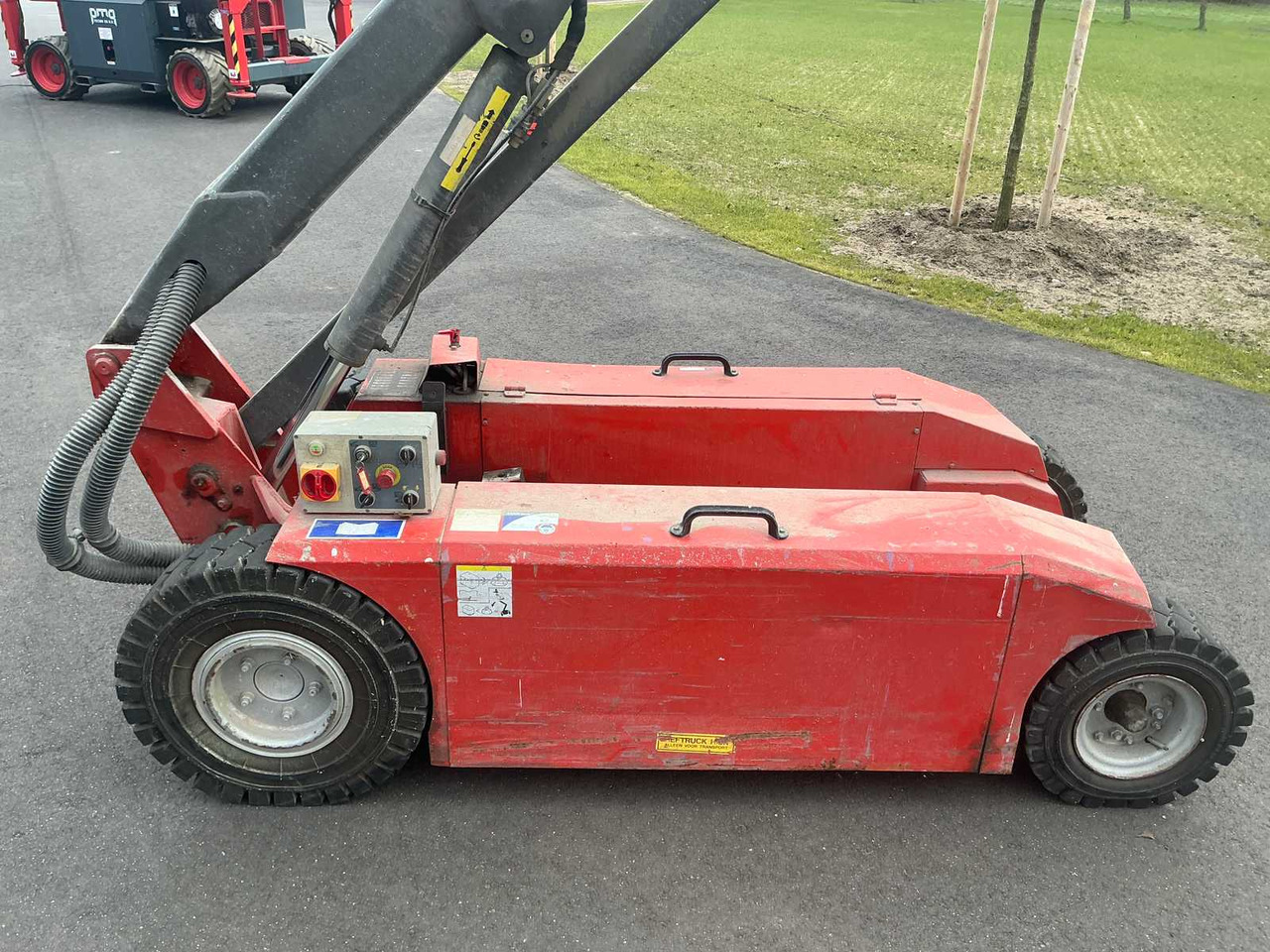 2001 MANITOU D 80 ER SCISSOR BOOM LIFT - Lift: bilde 5 2001 MANITOU D 80 ER SCISSOR BOOM LIFT - Lift: bilde 5