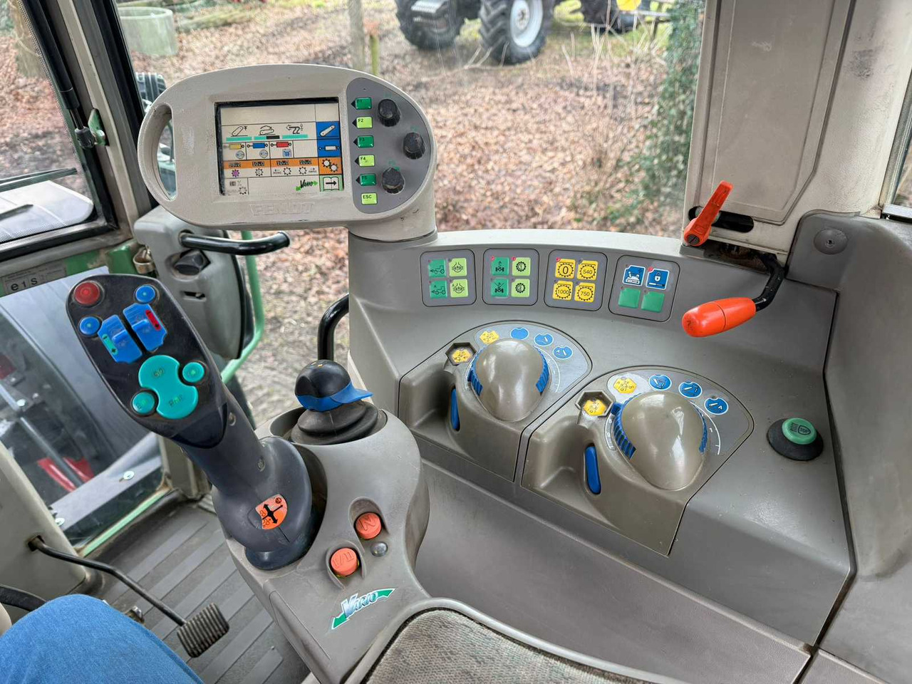 Traktor 2002 FENDT FAVORIT 714 VARIO ALL-WHEEL DRIVE FARM TRACTOR: bilde 11