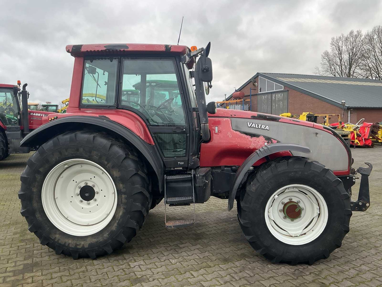 2004 VALTRA T120 ALL-WHEEL DRIVE FARM TRACTOR - Traktor: bilde 3 2004 VALTRA T120 ALL-WHEEL DRIVE FARM TRACTOR - Traktor: bilde 3