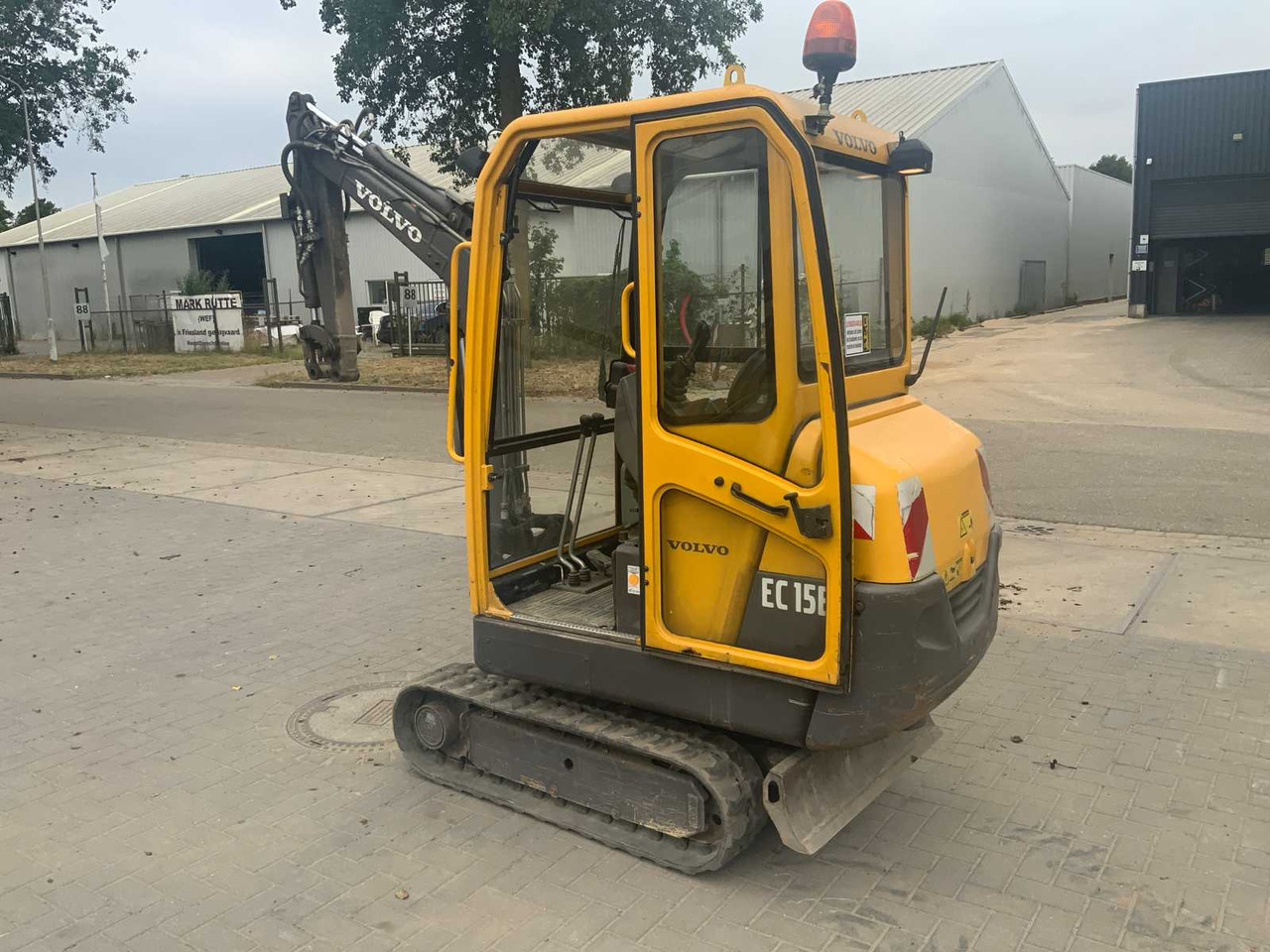 2005 VOLVO EC15B XR MINI EXCAVATOR WITH CW05 QUICK COUPLER AND 3 EXCAVATOR BUCKETS - Minigraver: bilde 4 2005 VOLVO EC15B XR MINI EXCAVATOR WITH CW05 QUICK COUPLER AND 3 EXCAVATOR BUCKETS - Minigraver: bilde 4