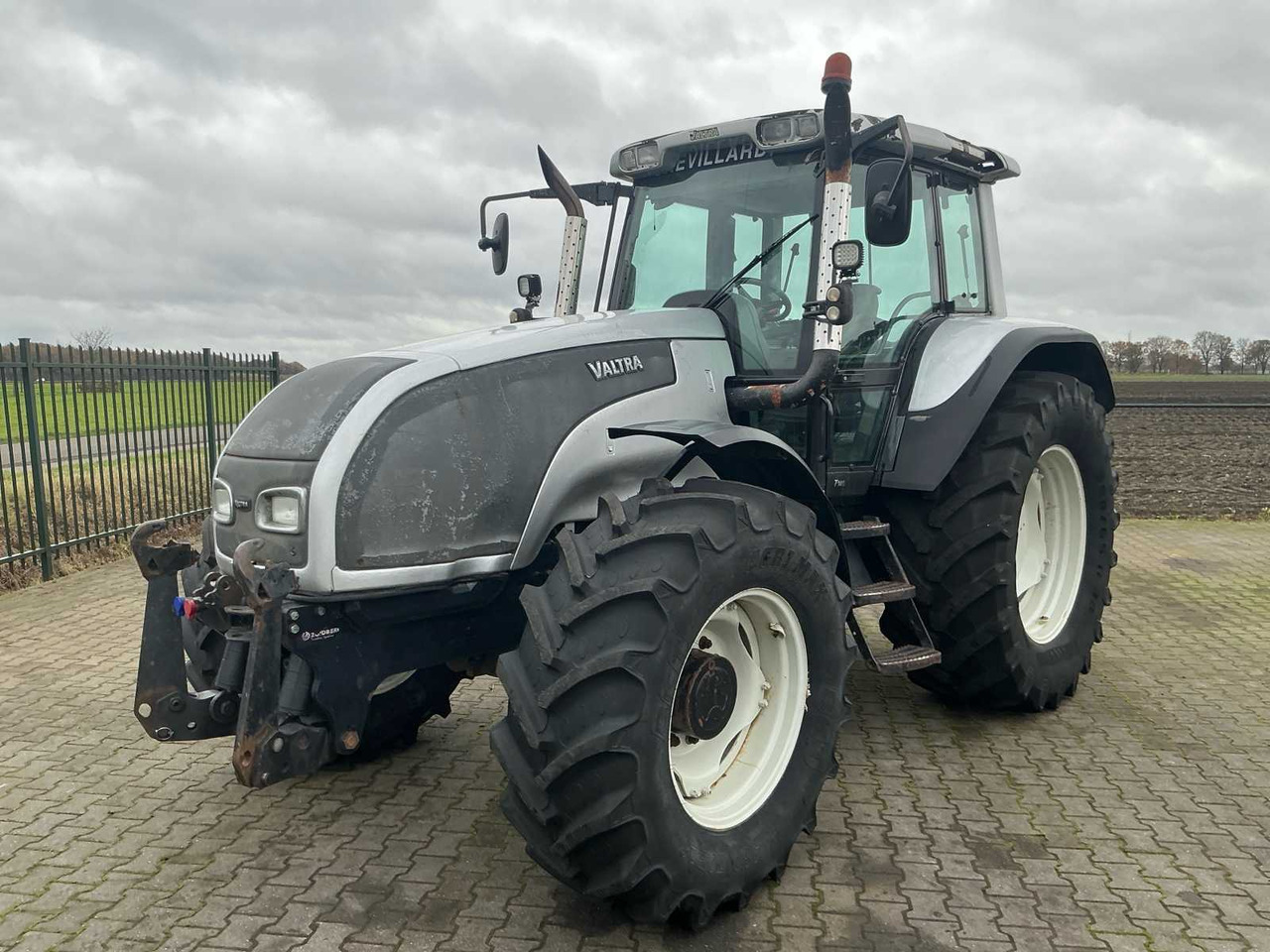 2006 VALTRA T140-4 ALL-WHEEL DRIVE FARM TRACTOR - Traktor: bilde 1 2006 VALTRA T140-4 ALL-WHEEL DRIVE FARM TRACTOR - Traktor: bilde 1