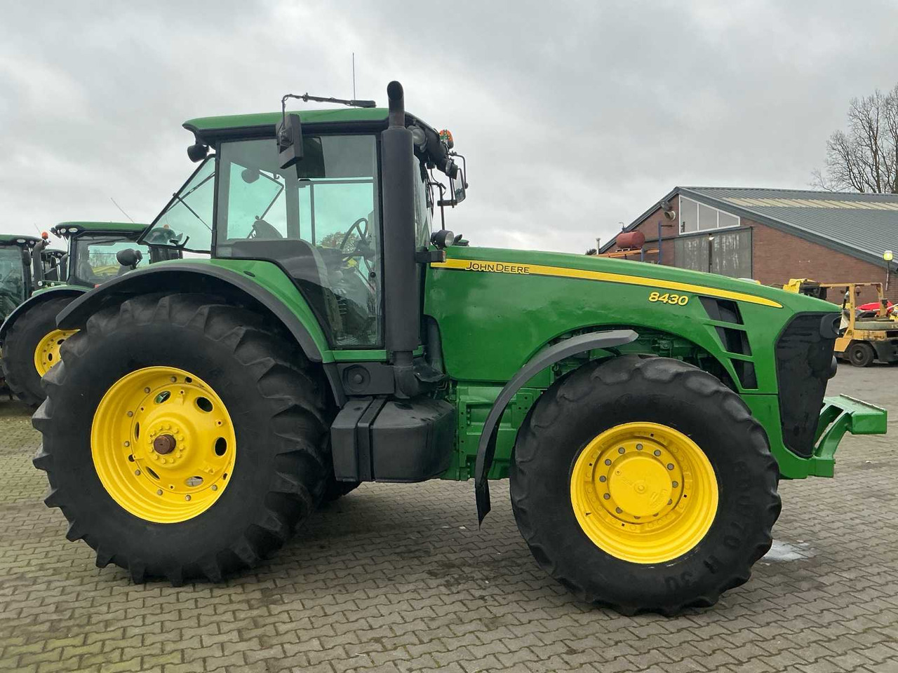 2009 JOHN DEERE 8430 FOUR WHEEL DRIVE FARM TRACTOR - Traktor: bilde 3 2009 JOHN DEERE 8430 FOUR WHEEL DRIVE FARM TRACTOR - Traktor: bilde 3
