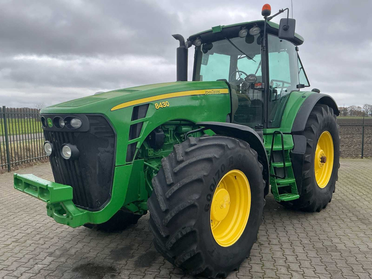 2009 JOHN DEERE 8430 FOUR WHEEL DRIVE FARM TRACTOR - Traktor: bilde 1 2009 JOHN DEERE 8430 FOUR WHEEL DRIVE FARM TRACTOR - Traktor: bilde 1