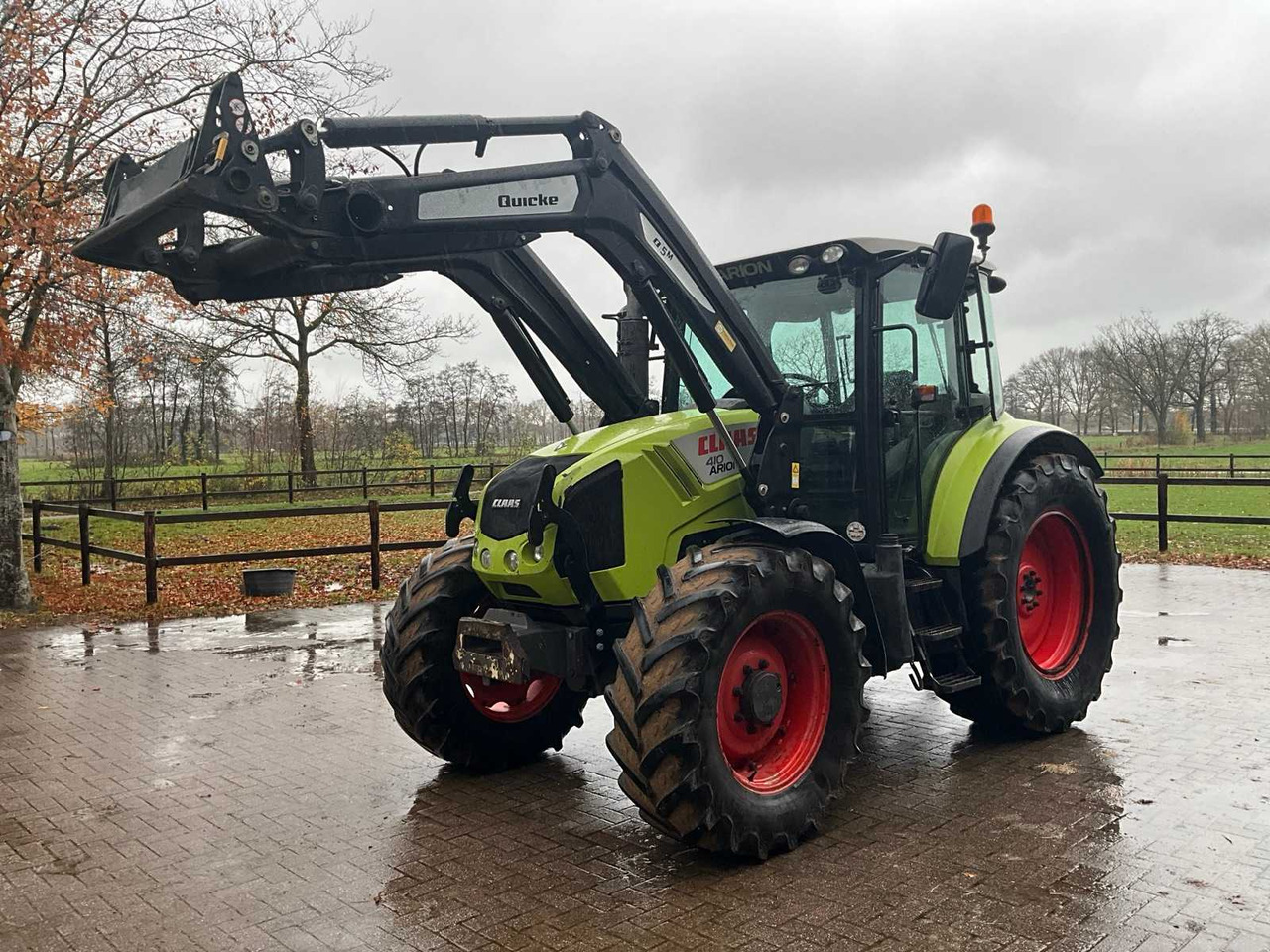 2011 CLAAS ARION 420 FOUR-WHEEL DRIVE FARM TRACTOR WITH FRONT LOADER - Traktor: bilde 1 2011 CLAAS ARION 420 FOUR-WHEEL DRIVE FARM TRACTOR WITH FRONT LOADER - Traktor: bilde 1