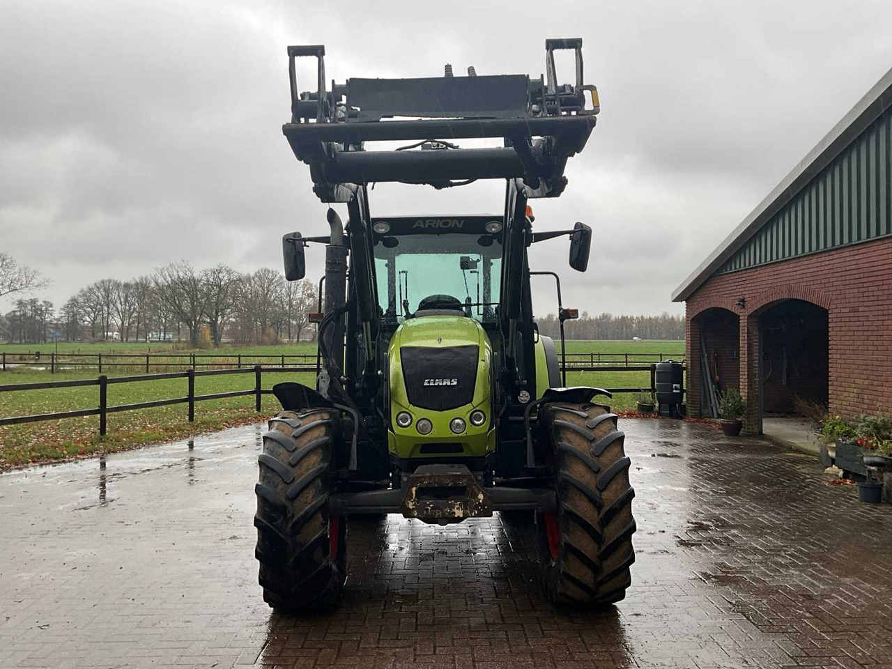 2011 CLAAS ARION 420 FOUR-WHEEL DRIVE FARM TRACTOR WITH FRONT LOADER - Traktor: bilde 3 2011 CLAAS ARION 420 FOUR-WHEEL DRIVE FARM TRACTOR WITH FRONT LOADER - Traktor: bilde 3