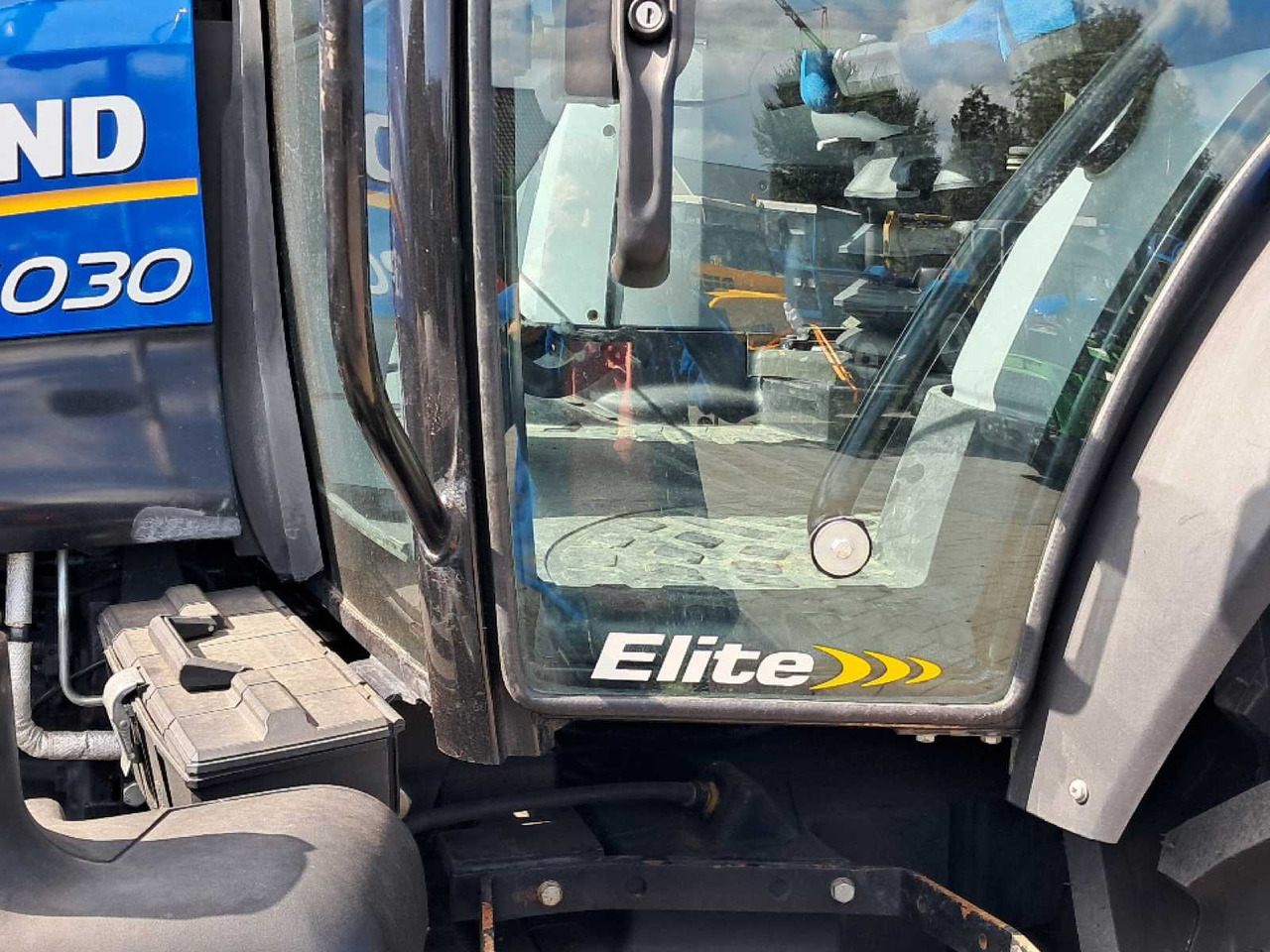 2011 NEW HOLLAND T6030 ELITE FOUR WHEEL DRIVE FARM TRACTOR - Traktor: bilde 4 2011 NEW HOLLAND T6030 ELITE FOUR WHEEL DRIVE FARM TRACTOR - Traktor: bilde 4