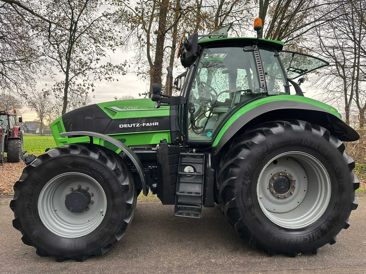 2013 DEUTZ-FAHR 7250 TTV FOUR WHEEL DRIVE FARM TRACTOR - Traktor: bilde 4 2013 DEUTZ-FAHR 7250 TTV FOUR WHEEL DRIVE FARM TRACTOR - Traktor: bilde 4