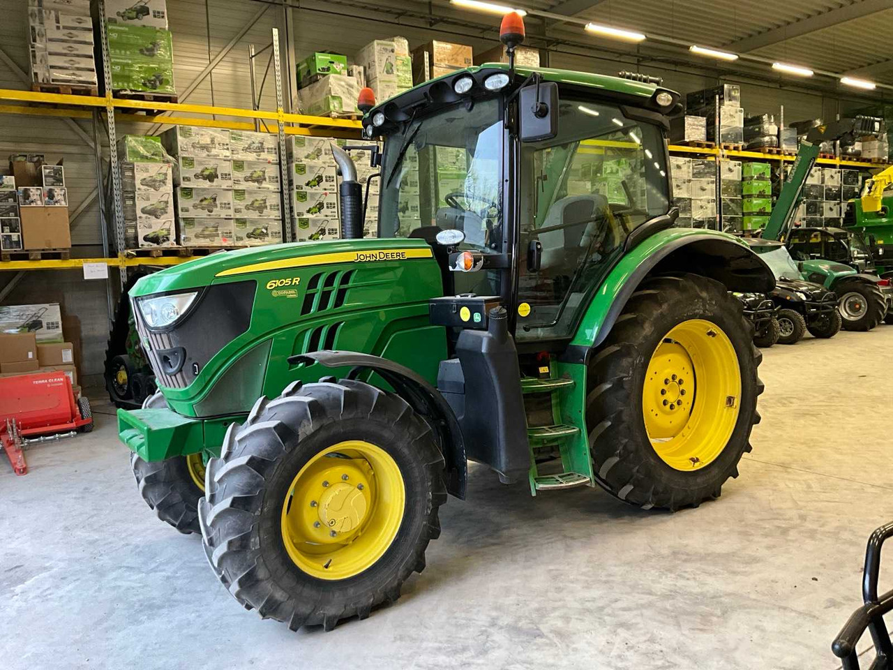 2013 JOHN DEERE 6105R FOUR WHEEL DRIVE FARM TRACTOR - Traktor: bilde 1 2013 JOHN DEERE 6105R FOUR WHEEL DRIVE FARM TRACTOR - Traktor: bilde 1