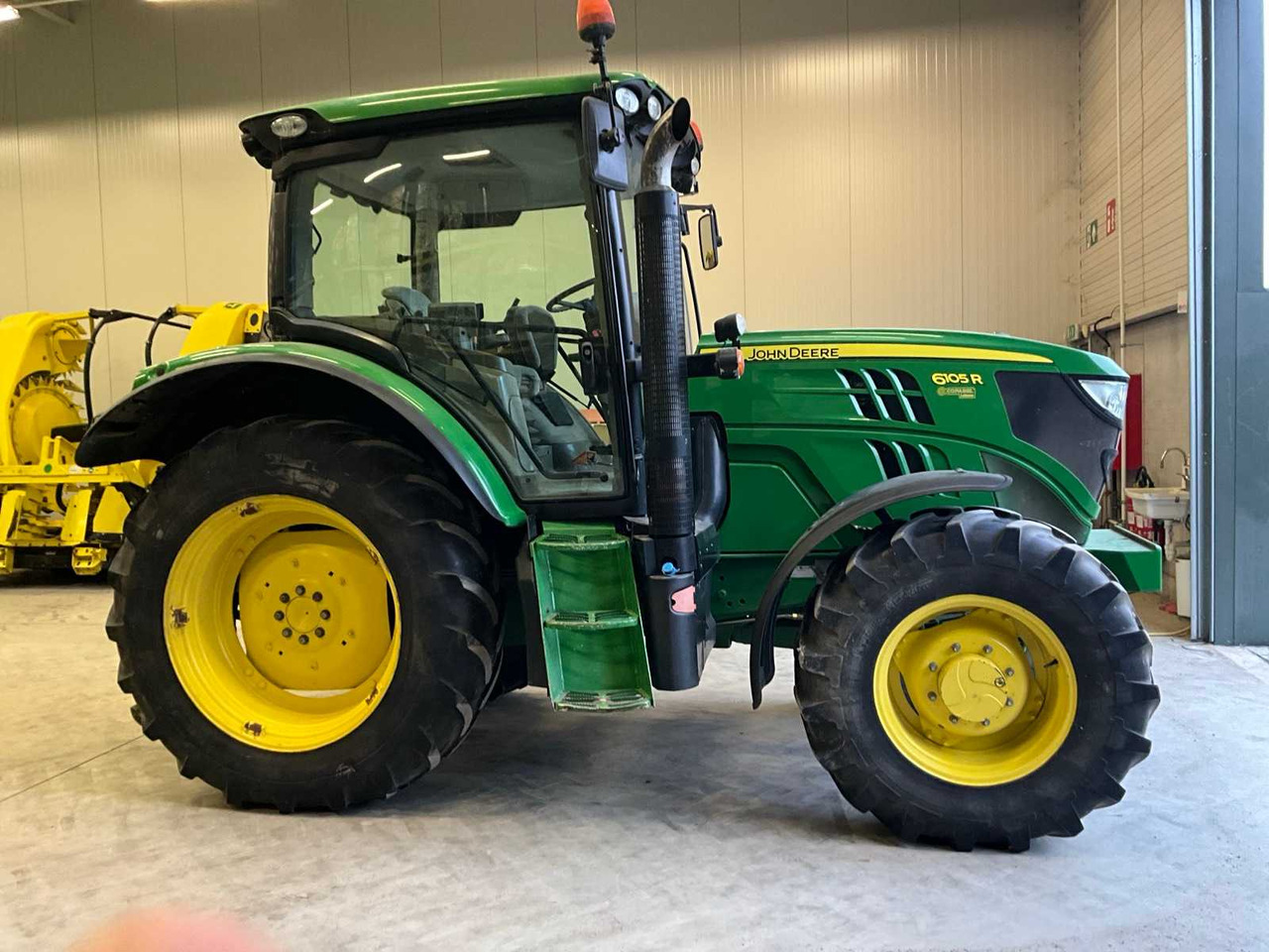 2013 JOHN DEERE 6105R FOUR WHEEL DRIVE FARM TRACTOR - Traktor: bilde 5 2013 JOHN DEERE 6105R FOUR WHEEL DRIVE FARM TRACTOR - Traktor: bilde 5