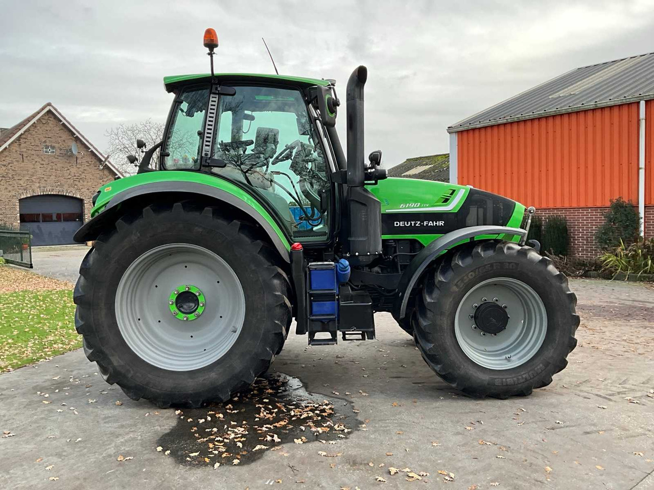 2015 DEUTZ-FAHR 6190 TTV ALL-WHEEL DRIVE FARM TRACTOR - Traktor: bilde 4 2015 DEUTZ-FAHR 6190 TTV ALL-WHEEL DRIVE FARM TRACTOR - Traktor: bilde 4