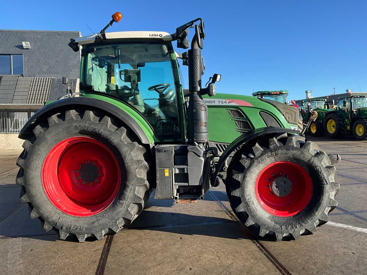 2016 FENDT 724 VARIO ALL-WHEEL DRIVE AGRICULTURAL TRACTOR - Traktor: bilde 4 2016 FENDT 724 VARIO ALL-WHEEL DRIVE AGRICULTURAL TRACTOR - Traktor: bilde 4