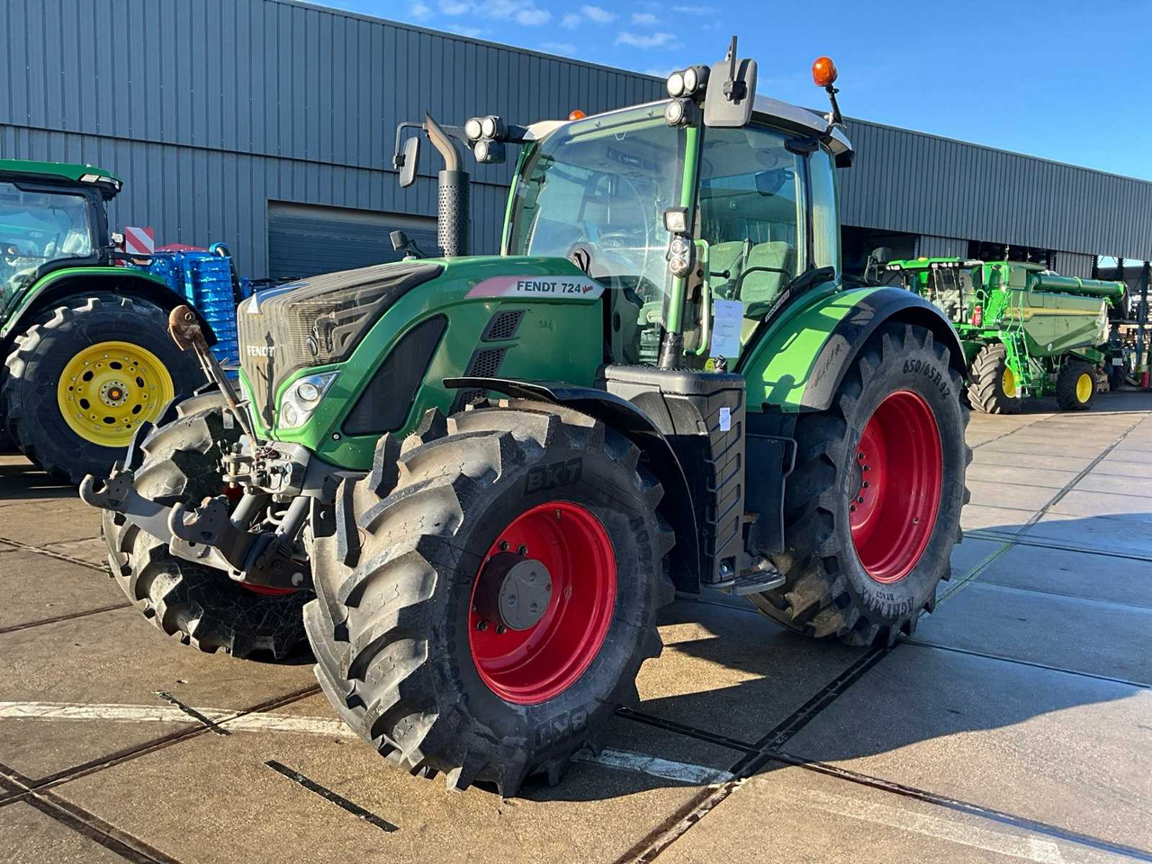 2016 FENDT 724 VARIO ALL-WHEEL DRIVE AGRICULTURAL TRACTOR - Traktor: bilde 1 2016 FENDT 724 VARIO ALL-WHEEL DRIVE AGRICULTURAL TRACTOR - Traktor: bilde 1