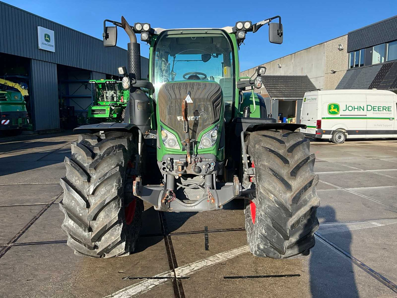 2016 FENDT 724 VARIO ALL-WHEEL DRIVE AGRICULTURAL TRACTOR - Traktor: bilde 2 2016 FENDT 724 VARIO ALL-WHEEL DRIVE AGRICULTURAL TRACTOR - Traktor: bilde 2