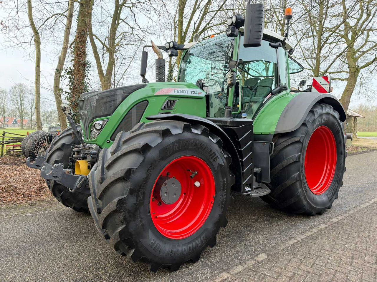 2016 FENDT VARIO 724 PROFI PLUS ALL-WHEEL DRIVE FARM TRACTOR - Traktor: bilde 1 2016 FENDT VARIO 724 PROFI PLUS ALL-WHEEL DRIVE FARM TRACTOR - Traktor: bilde 1