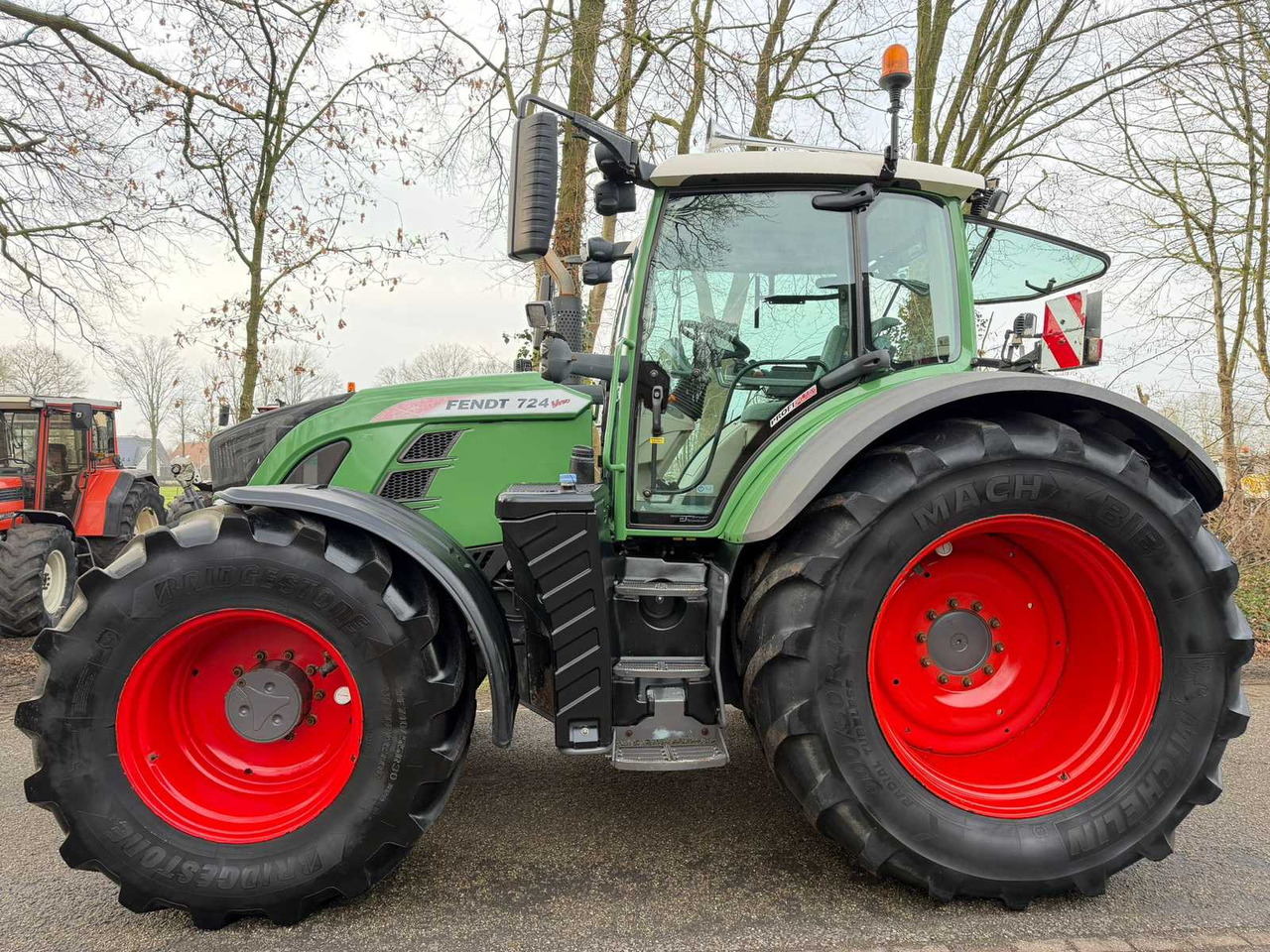 2016 FENDT VARIO 724 PROFI PLUS ALL-WHEEL DRIVE FARM TRACTOR - Traktor: bilde 3 2016 FENDT VARIO 724 PROFI PLUS ALL-WHEEL DRIVE FARM TRACTOR - Traktor: bilde 3
