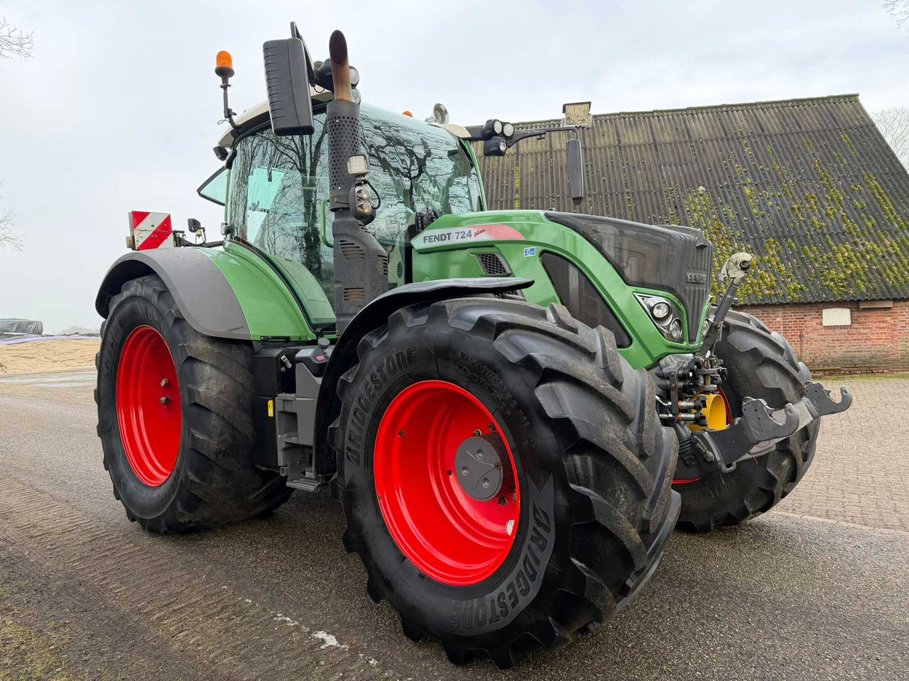 2016 FENDT VARIO 724 PROFI PLUS ALL-WHEEL DRIVE FARM TRACTOR - Traktor: bilde 2 2016 FENDT VARIO 724 PROFI PLUS ALL-WHEEL DRIVE FARM TRACTOR - Traktor: bilde 2
