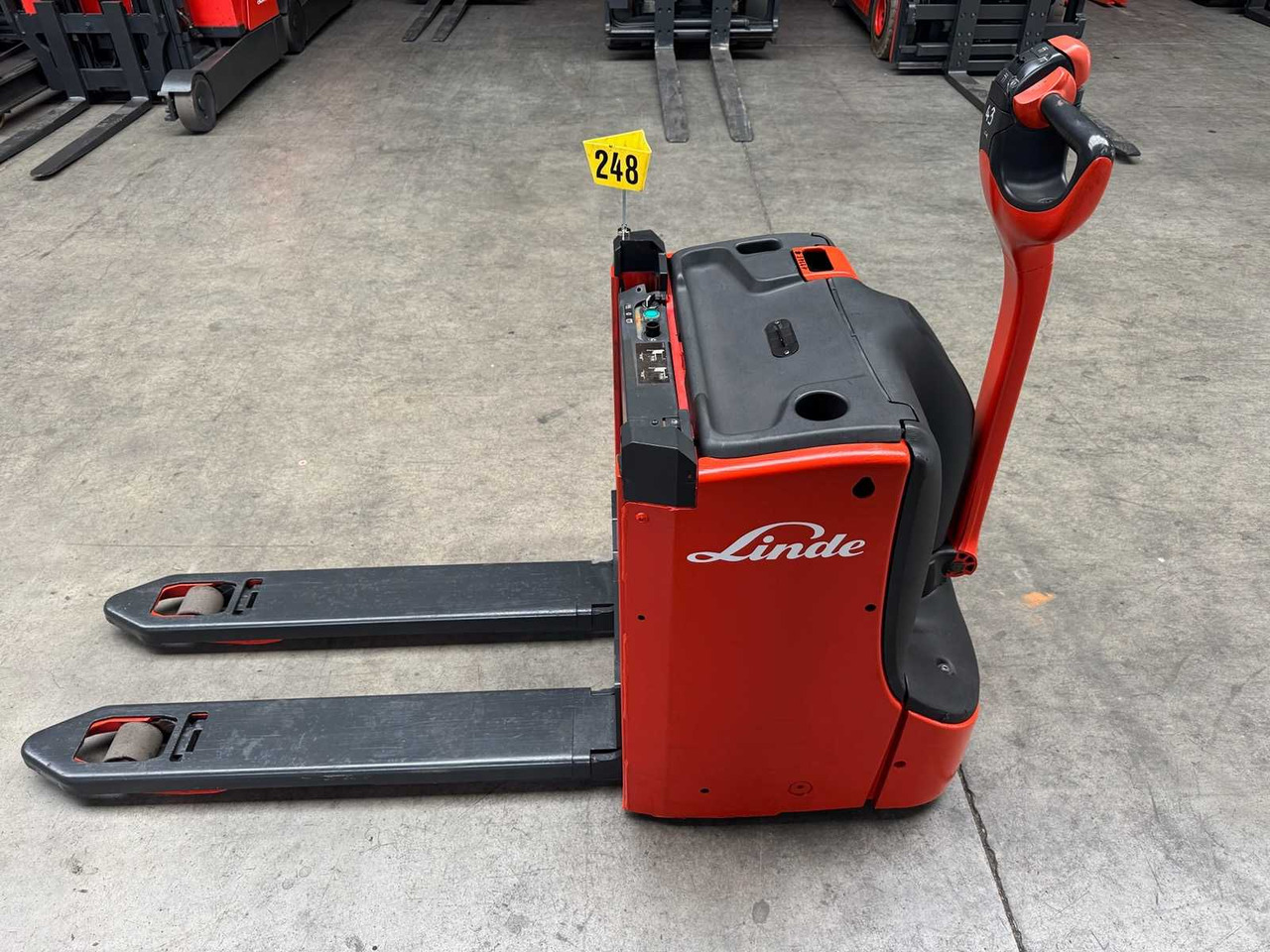2016 LINDE T16L PALLET TRUCK ANT STACKER INITIAL STROKE 3,247 HOURS - Gaffeltruck: bilde 5 2016 LINDE T16L PALLET TRUCK ANT STACKER INITIAL STROKE 3,247 HOURS - Gaffeltruck: bilde 5