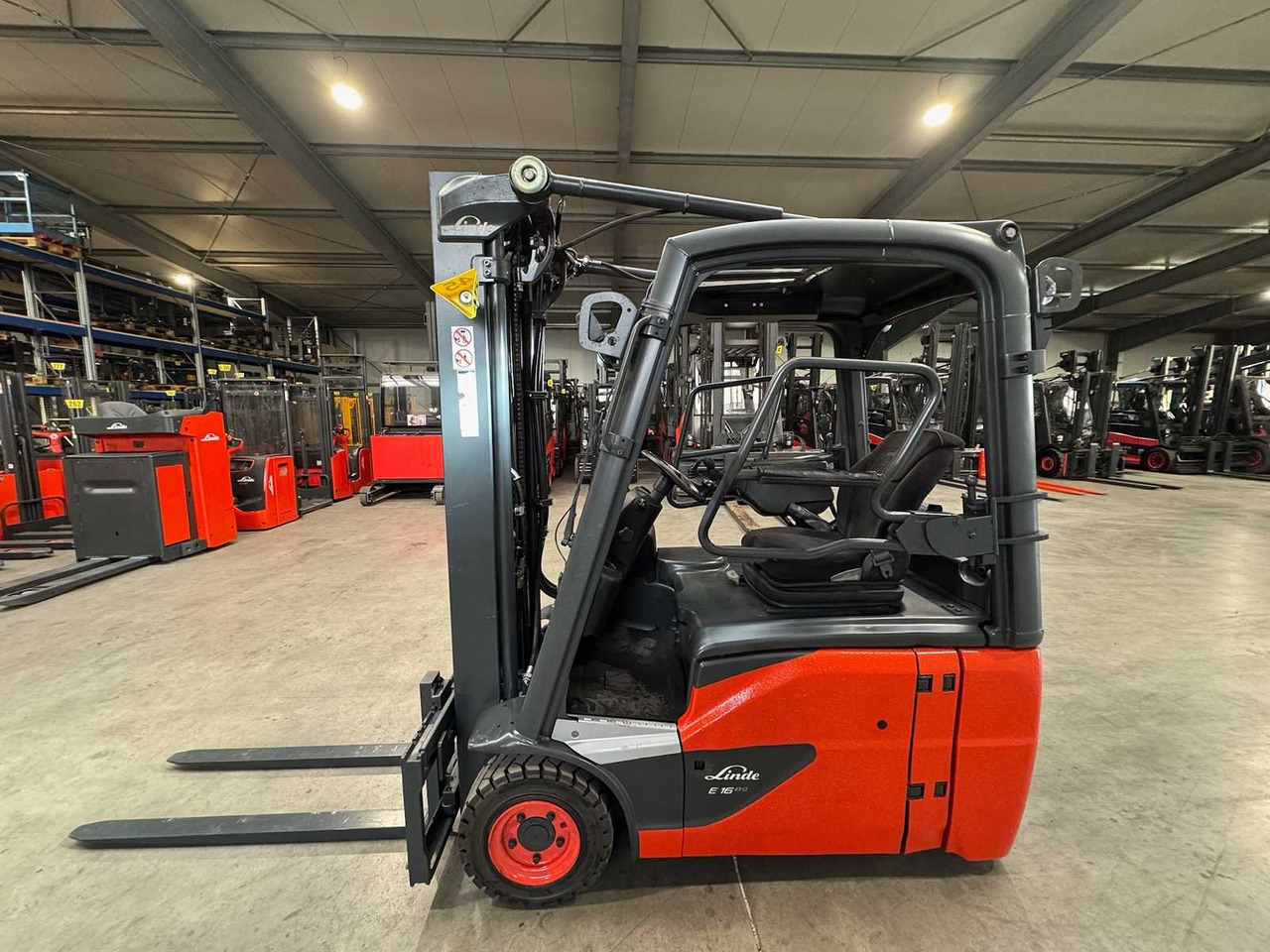 33/2021 SERVICE + UVV 12/2026 LINDE E16 1,600KG TRIPLEX ELECTRIC FORKLIFT 15,113 HOURS - Gaffeltruck: bilde 2 33/2021 SERVICE + UVV 12/2026 LINDE E16 1,600KG TRIPLEX ELECTRIC FORKLIFT 15,113 HOURS - Gaffeltruck: bilde 2