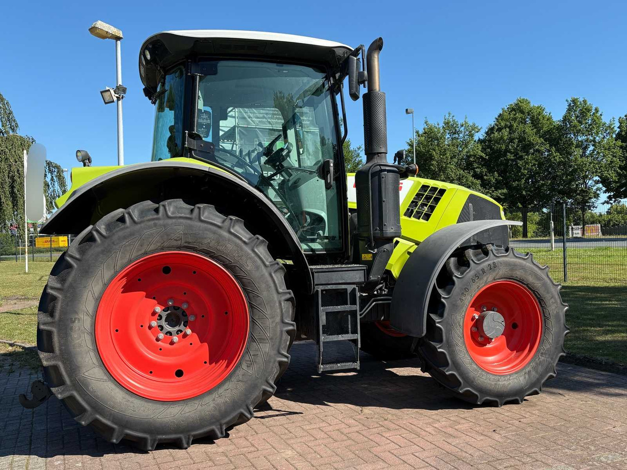 CLAAS Arion 510 CIS - Traktor: bilde 2 CLAAS Arion 510 CIS - Traktor: bilde 2