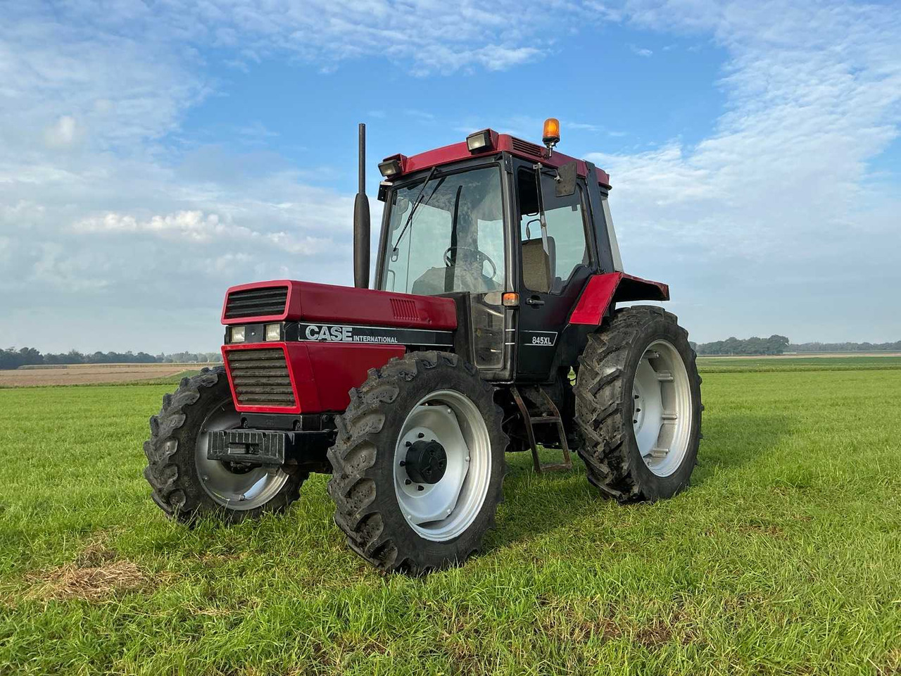 Case IH 845XL - Traktor: bilde 1 Case IH 845XL - Traktor: bilde 1