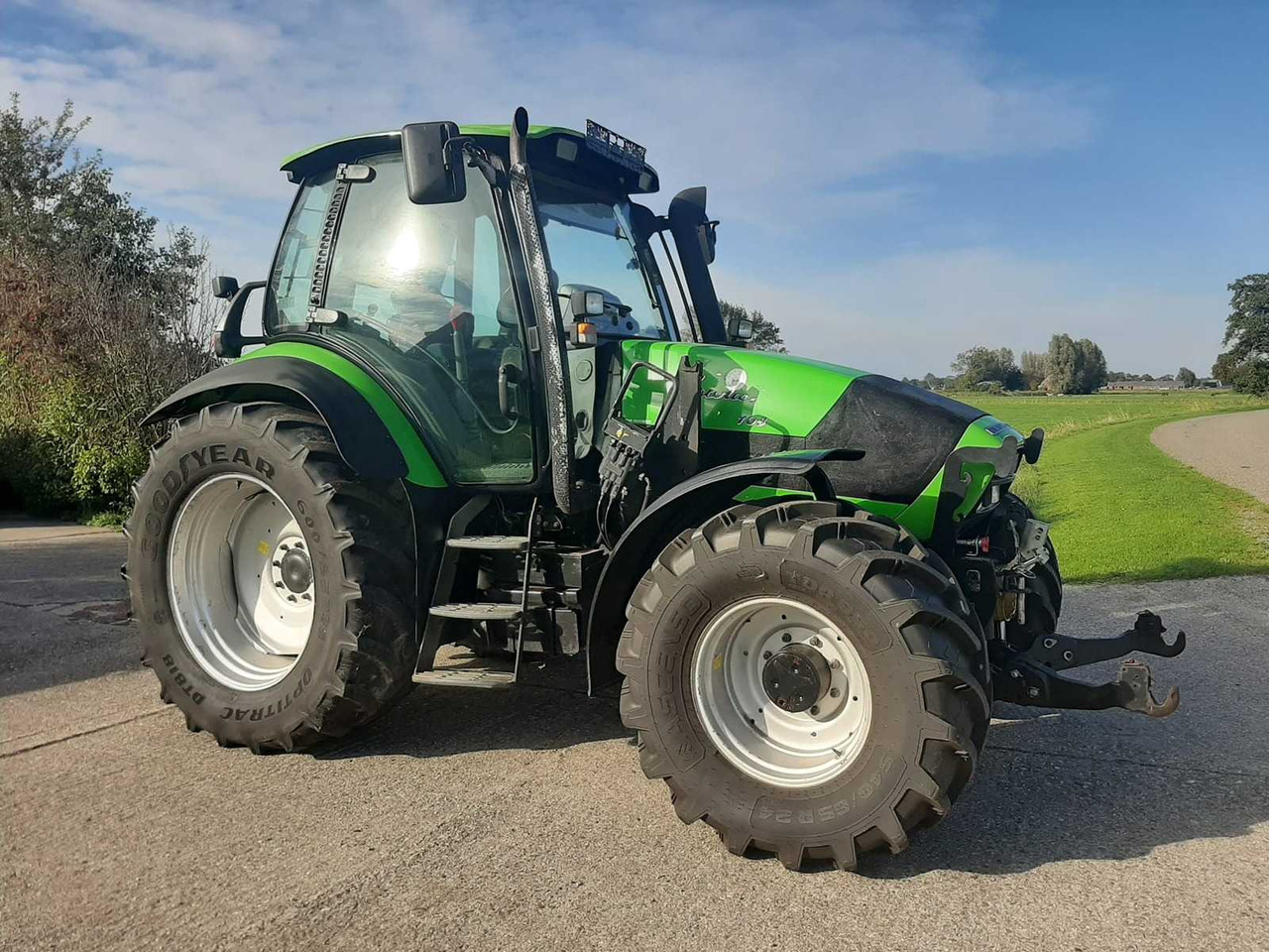 Deutz-Fahr Agrotron 108 - Traktor: bilde 4 Deutz-Fahr Agrotron 108 - Traktor: bilde 4