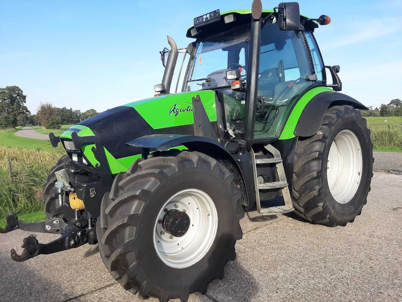 Deutz-Fahr Agrotron 108 - Traktor: bilde 2 Deutz-Fahr Agrotron 108 - Traktor: bilde 2