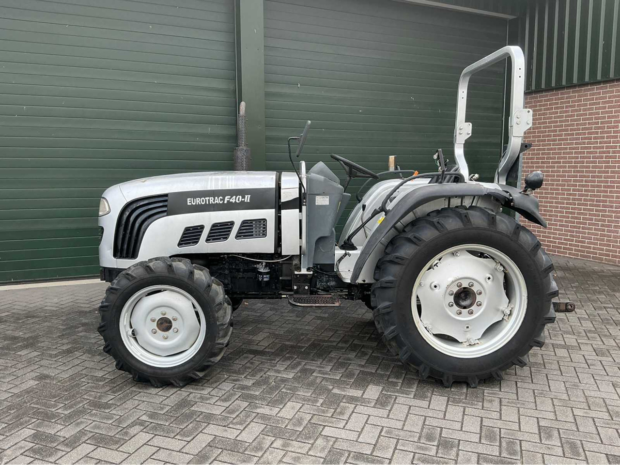 Euro Trac EURO TRAC - 2009 - F40II - ALL-WHEEL DRIVE FARM TRACTOR - Traktor: bilde 4 Euro Trac EURO TRAC - 2009 - F40II - ALL-WHEEL DRIVE FARM TRACTOR - Traktor: bilde 4
