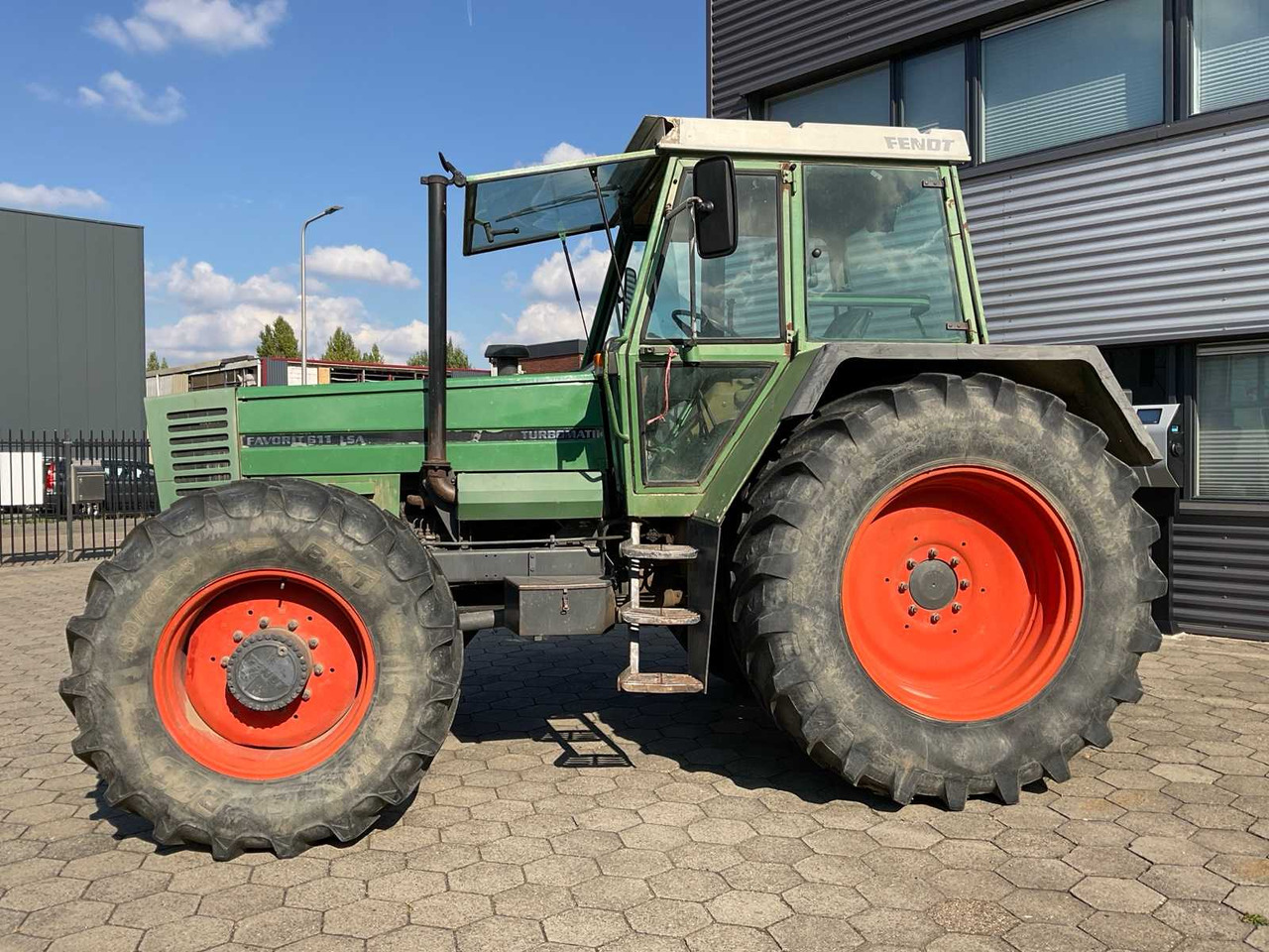 Fendt Favorit 611 LSA Turbomatik - Traktor: bilde 3 Fendt Favorit 611 LSA Turbomatik - Traktor: bilde 3
