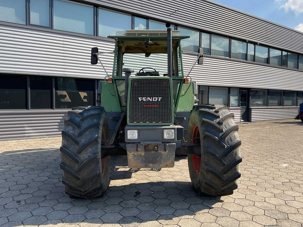 Fendt Favorit 611 LSA Turbomatik - Traktor: bilde 2 Fendt Favorit 611 LSA Turbomatik - Traktor: bilde 2