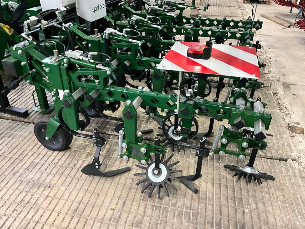 Garfold Interrow Side-Shift 12 rijer - Jordforbedring maskin: bilde 5 Garfold Interrow Side-Shift 12 rijer - Jordforbedring maskin: bilde 5
