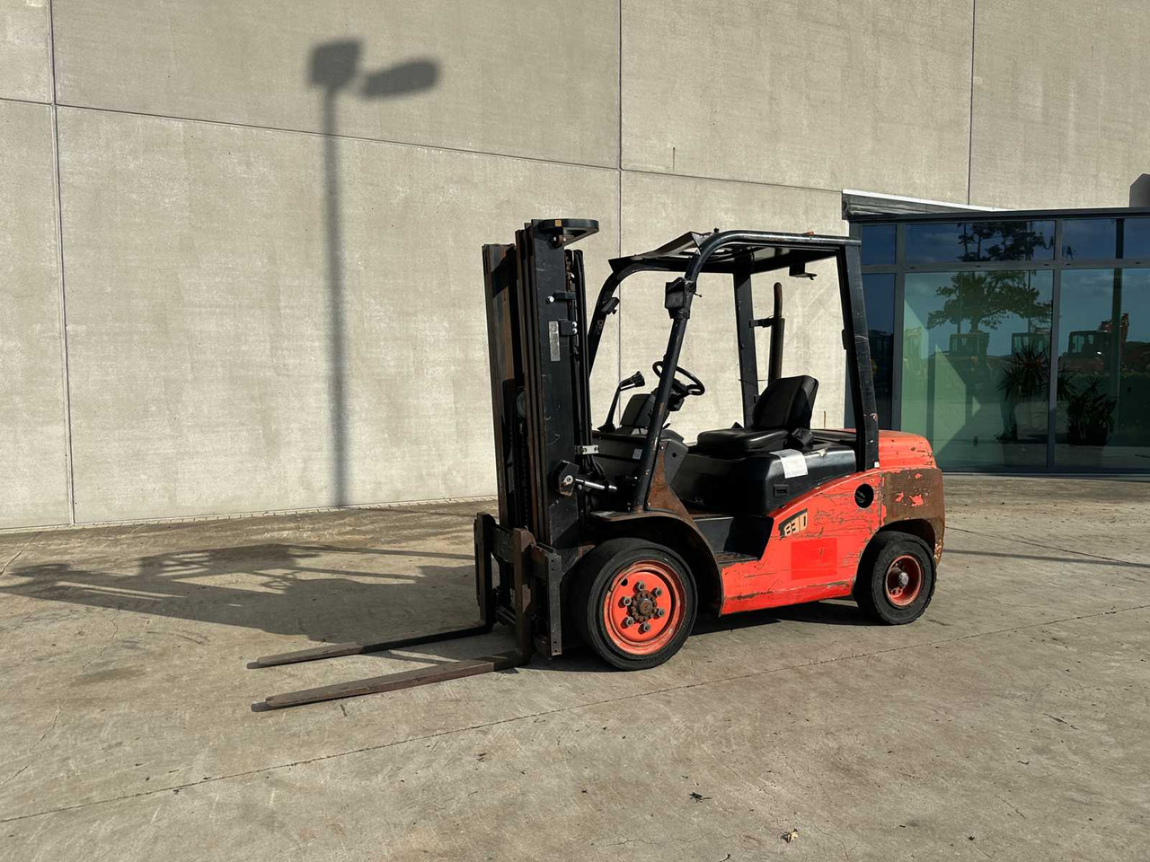 HANGCHA - 2017 - CPCD 30 T8 - FORKLIFT - Gaffeltruck: bilde 1 HANGCHA - 2017 - CPCD 30 T8 - FORKLIFT - Gaffeltruck: bilde 1