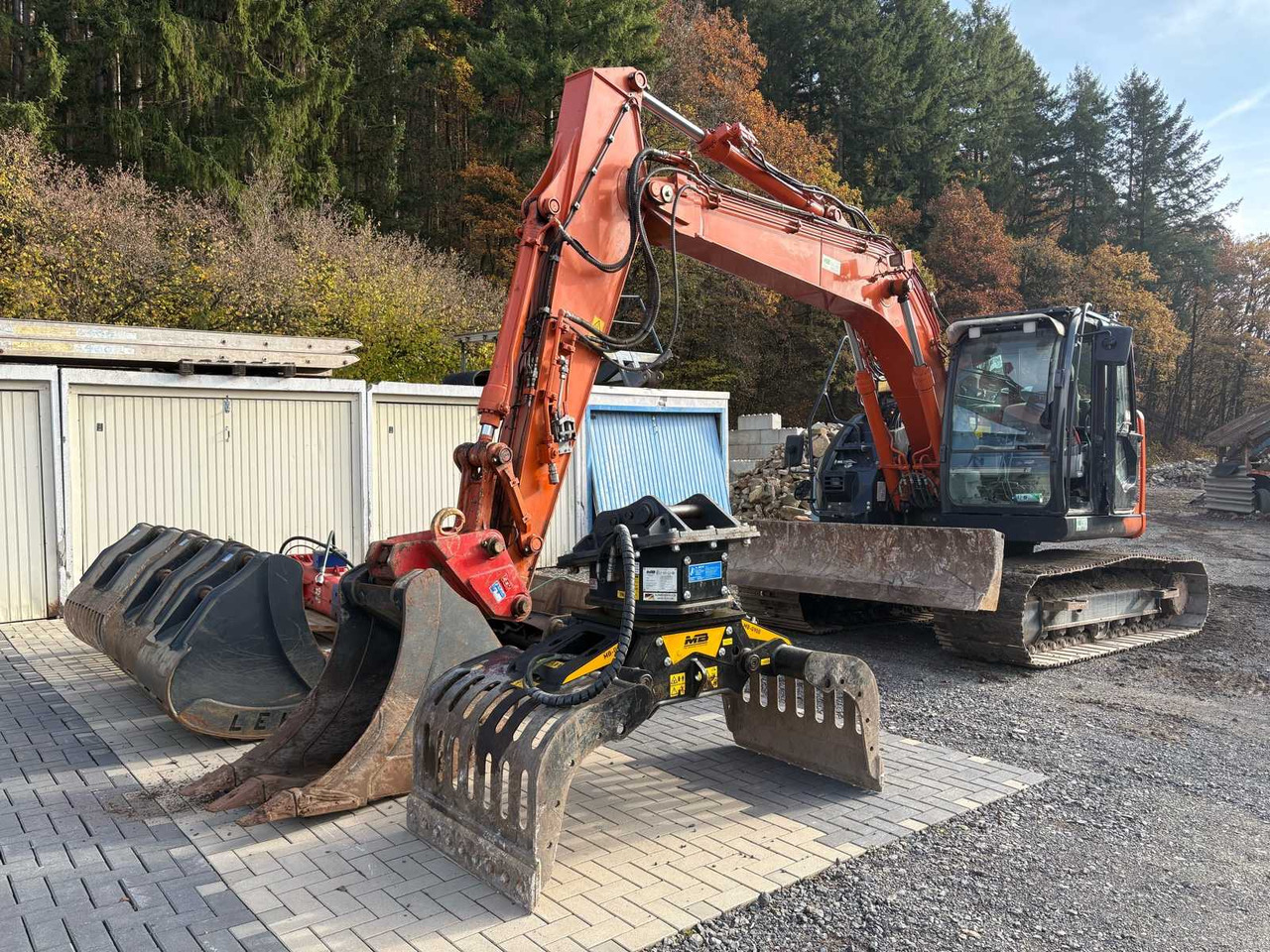 HITACHI ZX135US (2021) – CRAWLER EXCAVATOR WITH HUGE ACCESSORY PACKAGE - Gravemaskin: bilde 1 HITACHI ZX135US (2021) – CRAWLER EXCAVATOR WITH HUGE ACCESSORY PACKAGE - Gravemaskin: bilde 1