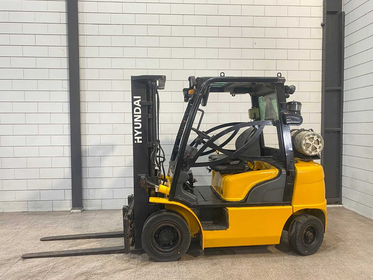HYUNDAI - 2012 - 25L-7A - FORKLIFT TRUCK - Gaffeltruck: bilde 1 HYUNDAI - 2012 - 25L-7A - FORKLIFT TRUCK - Gaffeltruck: bilde 1