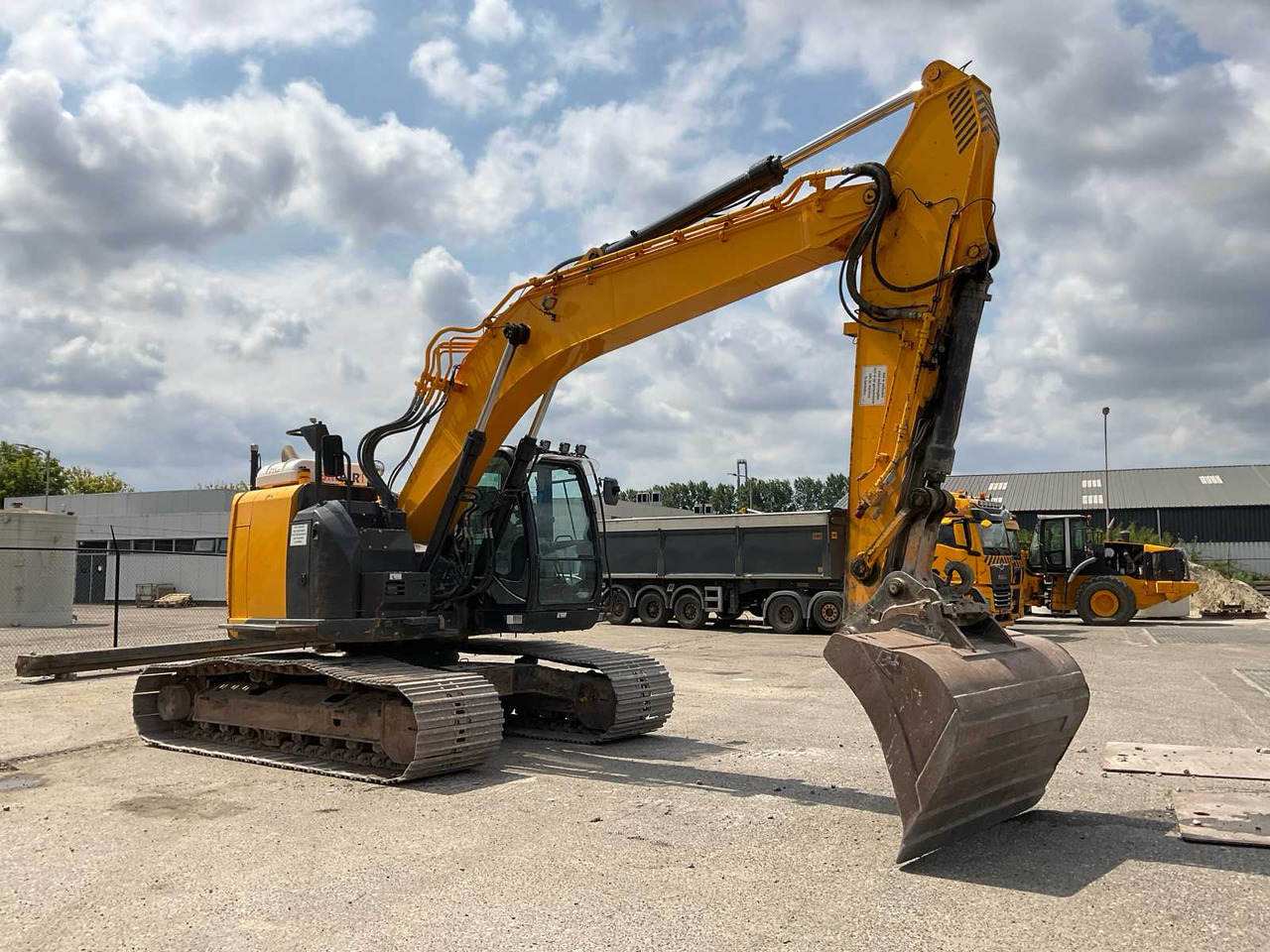 Hitachi ZX225USLC-5B - Beltegraver: bilde 2 Hitachi ZX225USLC-5B - Beltegraver: bilde 2