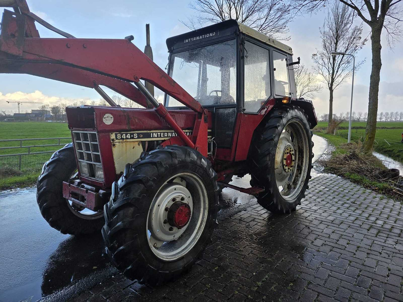 INTERNATIONAL 844-S ALL-WHEEL DRIVE FARM TRACTOR - Traktor: bilde 1 INTERNATIONAL 844-S ALL-WHEEL DRIVE FARM TRACTOR - Traktor: bilde 1