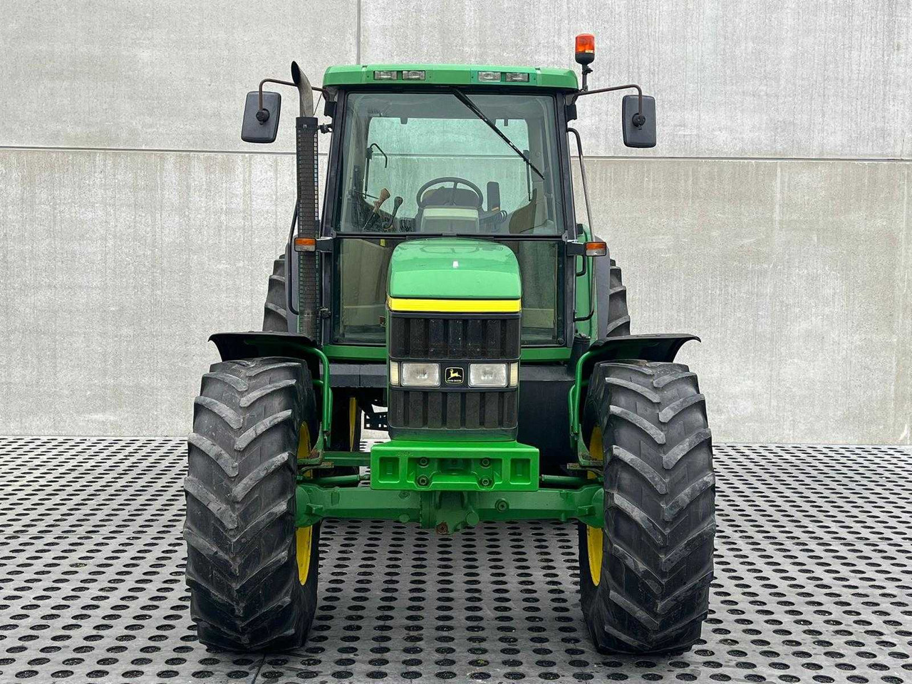 JOHN DEERE - 6810 - 4-WHEEL DRIVE TRACTOR - 1999 - Traktor: bilde 3 JOHN DEERE - 6810 - 4-WHEEL DRIVE TRACTOR - 1999 - Traktor: bilde 3