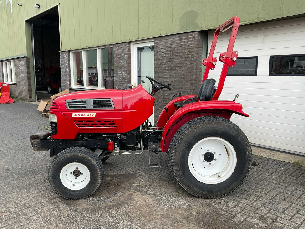 Jinma 250 - Minitraktor: bilde 2 Jinma 250 - Minitraktor: bilde 2