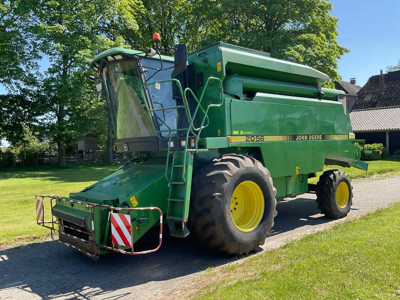 John Deere 2056 - Skurtresker: bilde 1 John Deere 2056 - Skurtresker: bilde 1