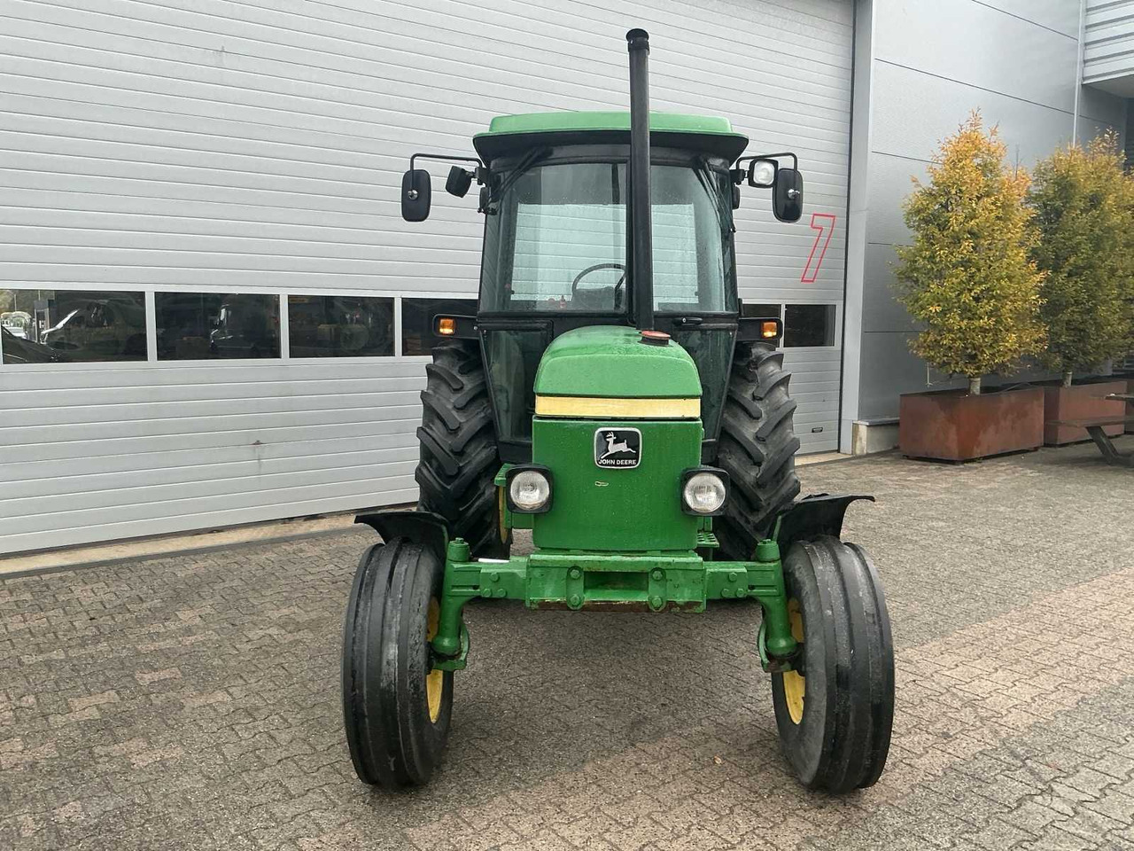 John Deere 2250 - Traktor: bilde 2 John Deere 2250 - Traktor: bilde 2