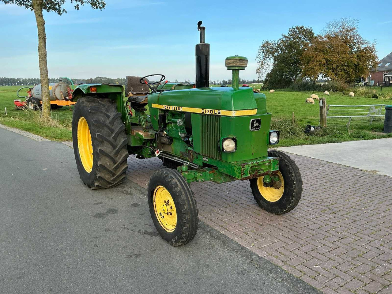 John Deere 3130 - Traktor: bilde 3 John Deere 3130 - Traktor: bilde 3