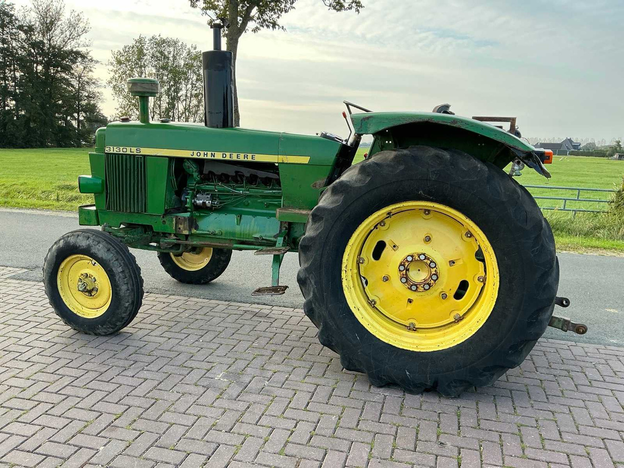 John Deere 3130 - Traktor: bilde 4 John Deere 3130 - Traktor: bilde 4