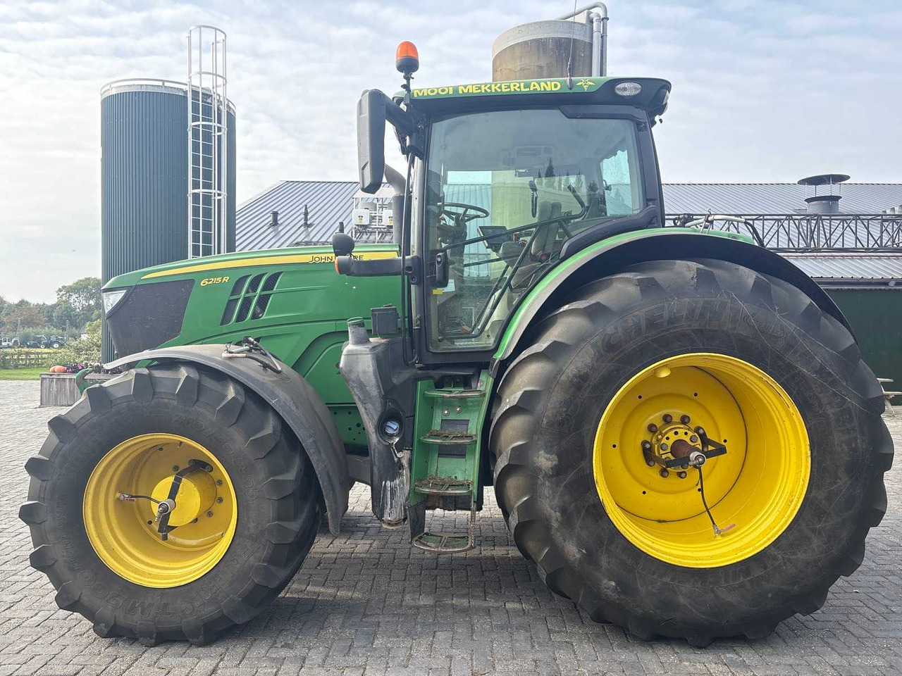 John Deere 6215R - Traktor: bilde 2 John Deere 6215R - Traktor: bilde 2