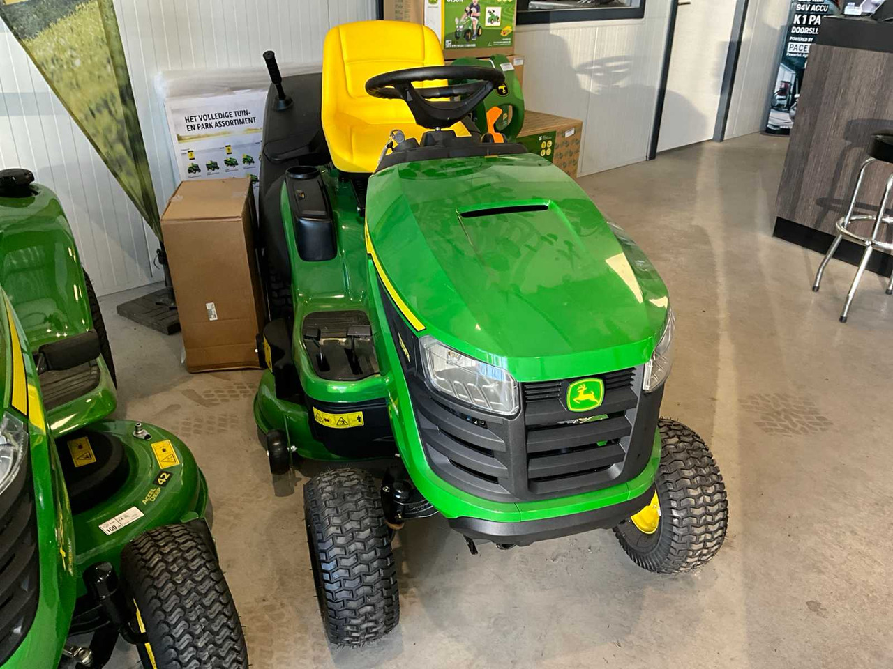 John Deere X167R - Gressklipper: bilde 2 John Deere X167R - Gressklipper: bilde 2
