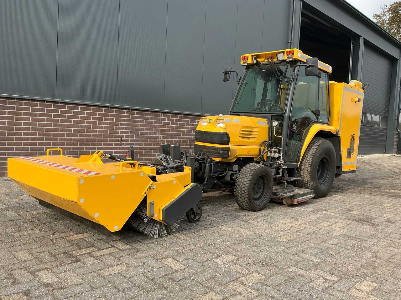 Kubota STV40 - Minitraktor: bilde 1 Kubota STV40 - Minitraktor: bilde 1