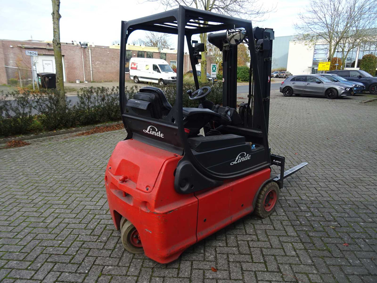 LINDE - 2006 - E16-02 - FORKLIFT TRUCK - Gaffeltruck: bilde 4 LINDE - 2006 - E16-02 - FORKLIFT TRUCK - Gaffeltruck: bilde 4