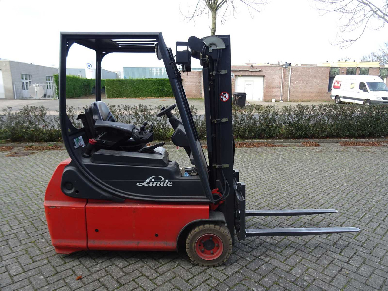LINDE - 2006 - E16-02 - FORKLIFT TRUCK - Gaffeltruck: bilde 5 LINDE - 2006 - E16-02 - FORKLIFT TRUCK - Gaffeltruck: bilde 5